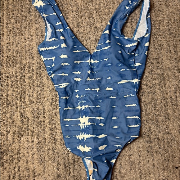 Summer salt The Ruched Backflip - Picture 4 of 6